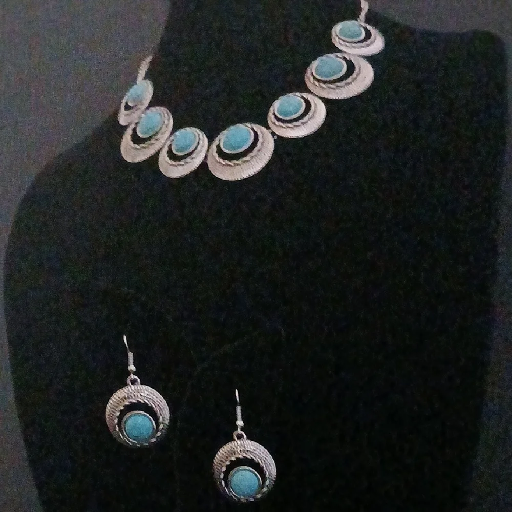 Silver-Turquoise Necklace Set - Picture 5 of 5